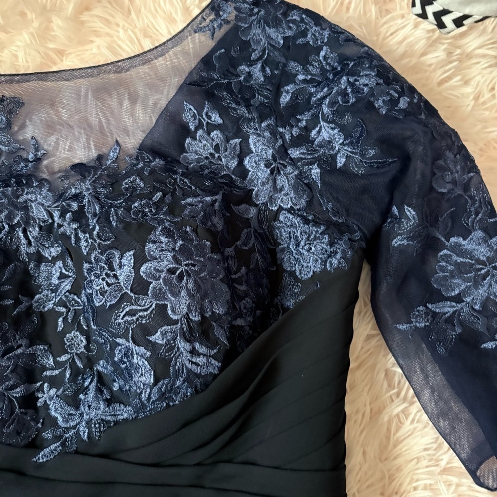Elegant Navy Blue Gown with Lace Detail Sz 16 Mother of the Bride Floral Maxi - Picture 6 of 11